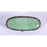 AN EARLY 20TH CENTURY CHINESE JADEITE SILVER BROOCH Late Qing/Republic. 6 grams. 4 cm x 1.5 cm.