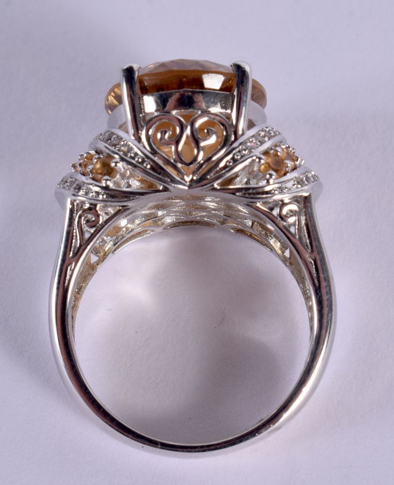 A SILVER RING. 9.6 grams. R. - Image 2 of 2