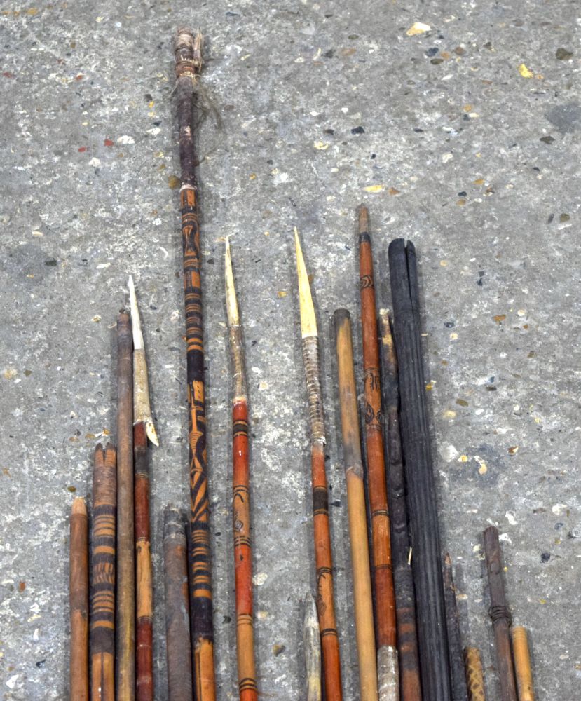 A quantity of Tribal spears and arrows longest 178 cm (Qty). - Bild 3 aus 5