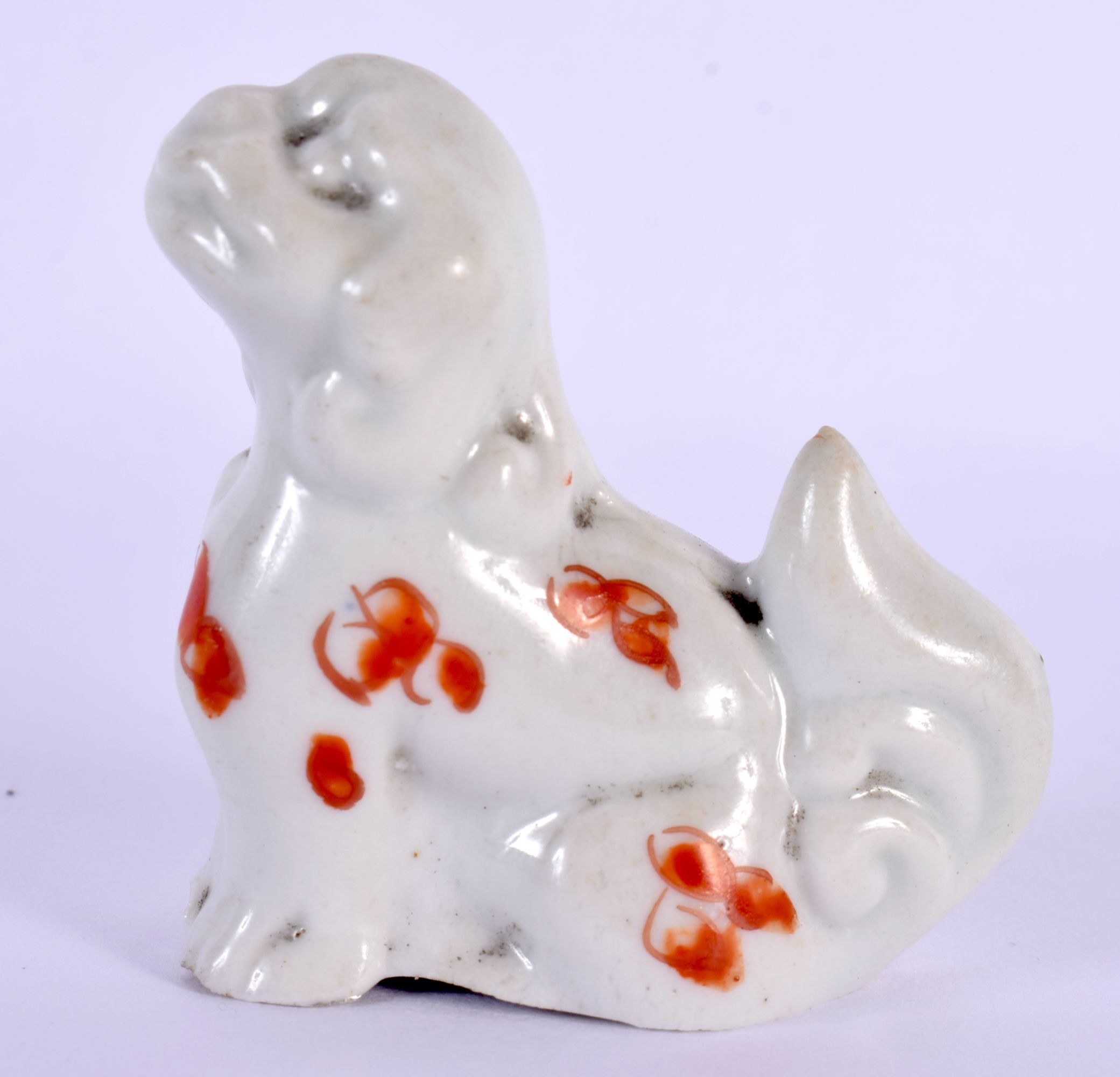 AN 18TH/19TH CENTURY JAPANESE EDO PERIOD BLANC DE CHINE BUDDHISTIC DOG painted with red foliage. 5.5 - Image 2 of 4