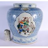 A LARGE CHINESE BLUE AND WHITE FAMILLE VERTE PORCELAIN VASE 20th Century, painted with figures. 40 c