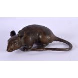 AN EARLY 20TH CENTURY JAPANESE TAISHO PERIOD BRONZE OKIMONO modelled as a rat. 10 cm wide.