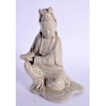 A 17TH/18TH CENTURY CHINESE BLANC DE CHINE PORCELAIN FIGURE OF GUANYIN Kangxi/Yongzheng. 14 cm x 11