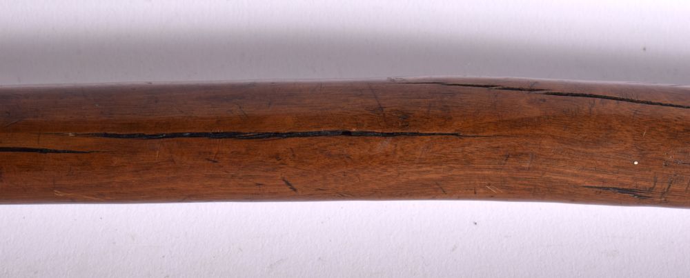 A 19TH CENTURY FIJIAN TRIBAL CARVED WOOD CLUB with gnarled terminal. 78 cm long. - Image 3 of 6