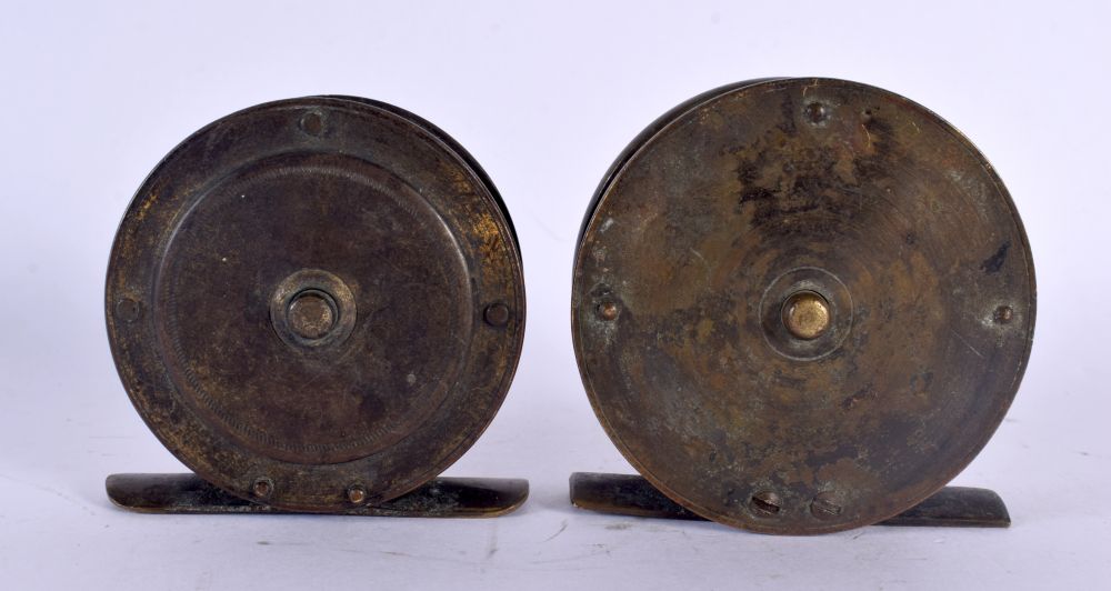 TWO ANTIQUE MINIATURE FISHING REELS. Largest 6 cm wide. (2) - Image 3 of 4