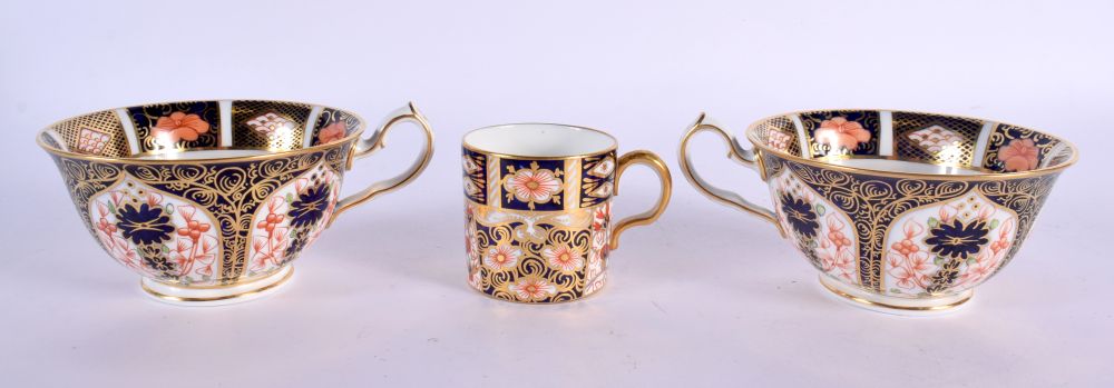 Early 20th century Royal Crown Derby pattern 1128, two cups, saucers and side plates. Plates 16cm d - Image 7 of 9