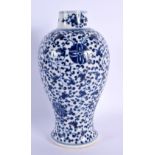 A LATE 18TH/19TH CENTURY CHINESE BLUE AND WHITE PORCELAIN VASE bearing Chenghua marks to base. 20 cm
