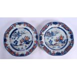 A PAIR OF 18TH CENTURY CHINESE BLUE AND WHITE EXPORT DISHES Qianlong. 22 cm wide.