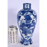 A LARGE 19TH CENTURY CHINESE BLUE AND WHITE PORCELAIN VASE bearing Kangxi marks to base. 27 cm high.