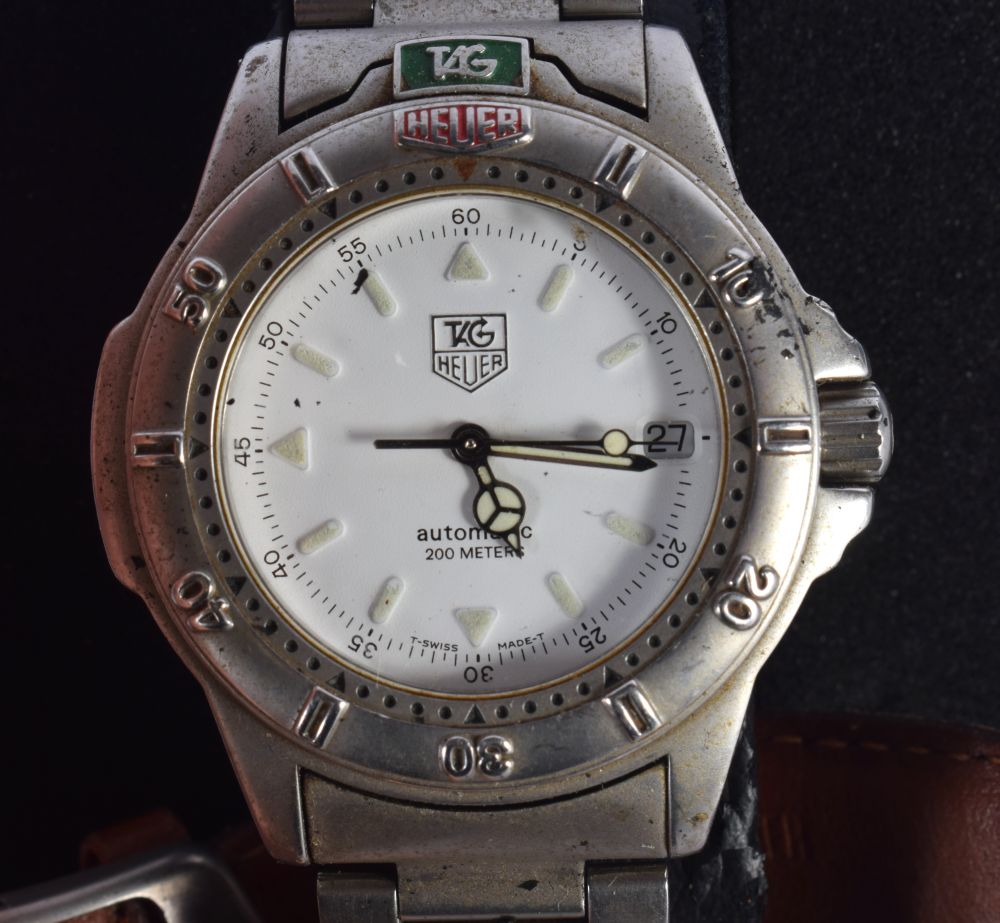 A BOXED C1994 TAG HEUER 4000 AUTO WRISTWATCH WITH SPARE LEATHER STRAP. 4.2cm incl crown - Image 2 of 2