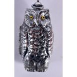 A SILVER PLATED OWL SOVEREIGN CASE. 40 grams. 7 cm x 3.25 cm.