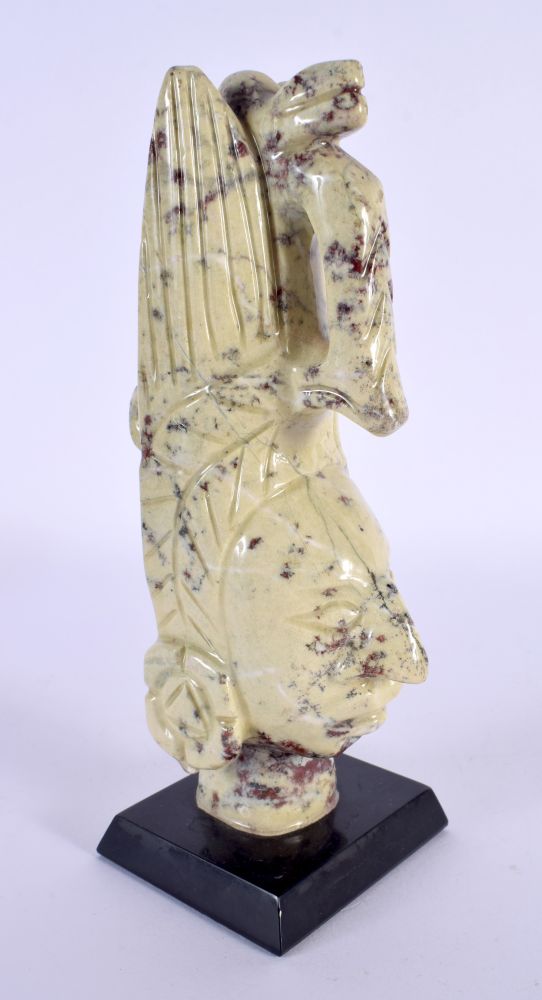 AN UNUSUAL SOUTH AMERICAN IMITATION JASPER POTTERY MAYAN BUST. 19 cm high.