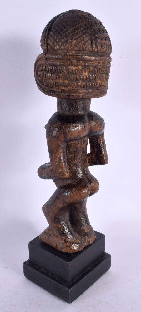 AN AFRICAN TRIBAL CARVED WOOD FIGURE. 28 cm high. - Image 2 of 3