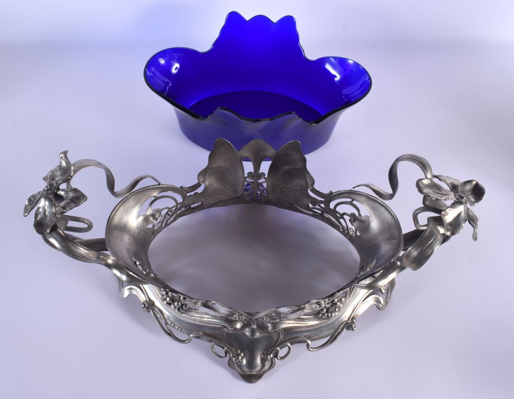 A LOVELY LARGE ART NOUVEAU WMF PEWTER AND BLUE GLASS JARDINIERE formed with opposing dragonflies and - Image 5 of 6