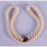 A PEARL NECKLACE. 28 grams. 46 cm long.