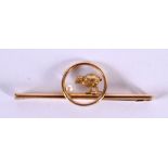 A 15CT GOLD BIRD BAR BROOCH. 4.5 grams. 5 cm x 1.5 cm.