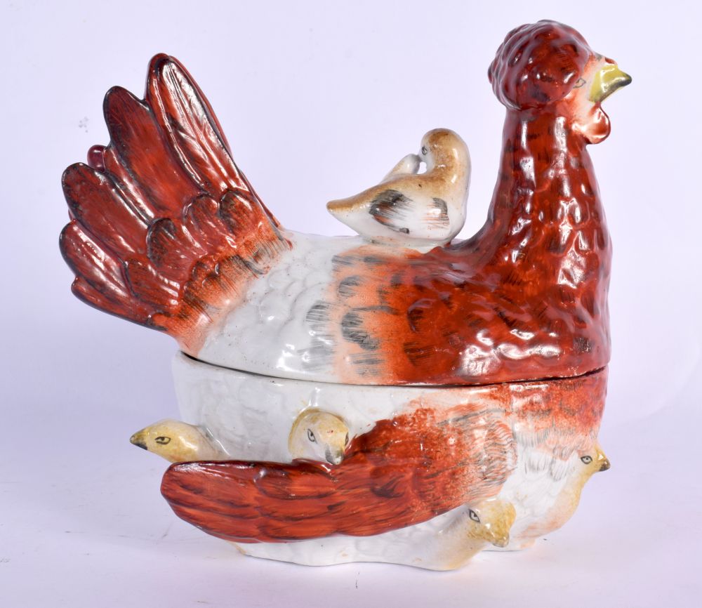 AN EARLY 19TH CENTURY ENGLISH PEARLWARE CHICKEN BOX AND COVER. 17 cm x 17 cm. - Image 2 of 6