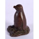 A JAPANESE BRONZE PENGUIN. 5 cm x 3.25 cm.