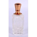 AN 18CT GOLD CRYSTAL GLASS SCENT BOTTLE. 9 cm x 3 cm.