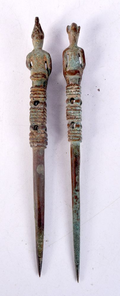 A PAIR OF 19TH CENTURY AFRICAN TRIBAL PINS. 16 cm long. - Image 3 of 3