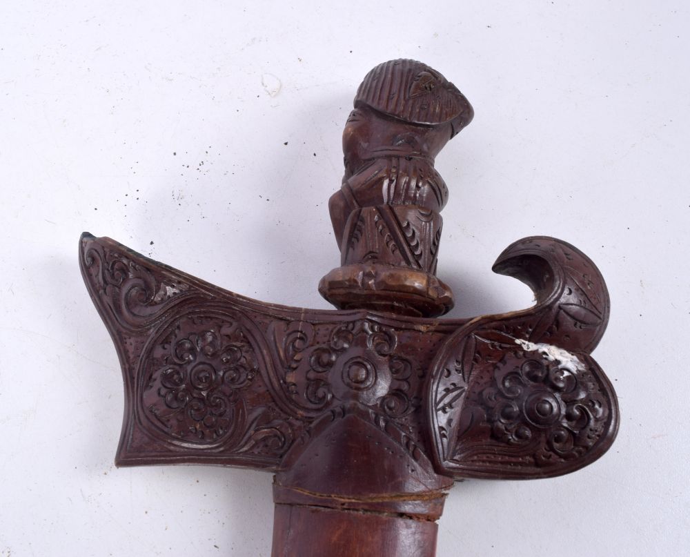 A Balinese carved wood Kris knife 52 cm - Image 2 of 7