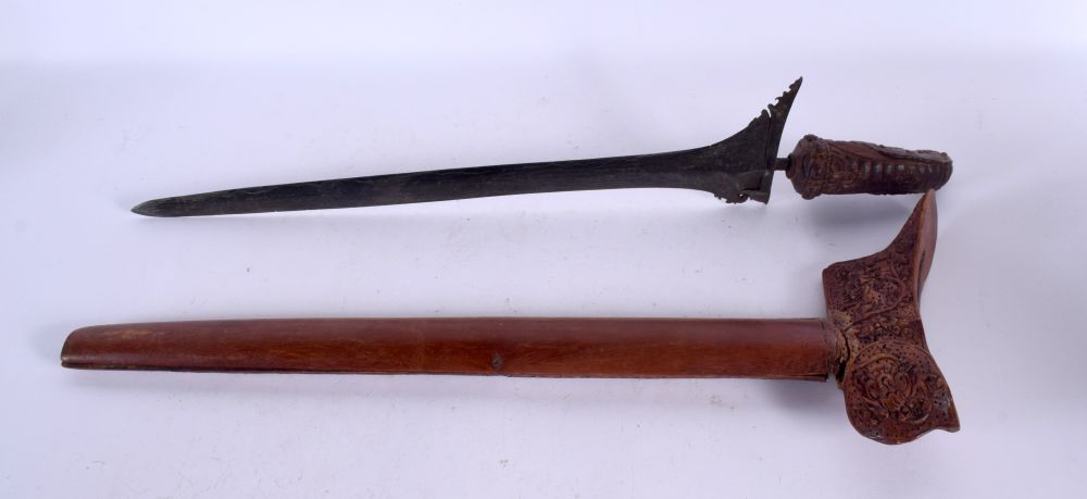 AN INDONESIAN SOUTH EAST ASIAN KRIS KNIFE. 60 cm long. - Image 6 of 6