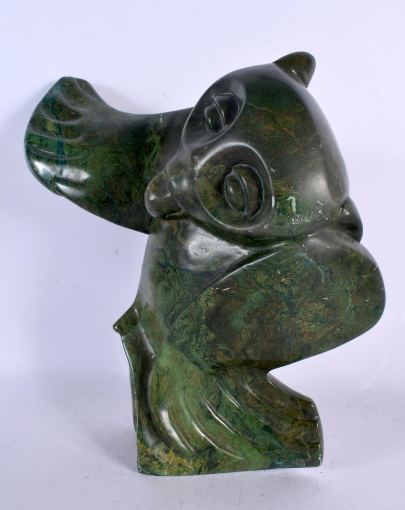 A LARGE NORTH AMERICAN INUIT CARVED STONE FIGURE OF AN OWL together with a similar carved stone figu - Image 2 of 7