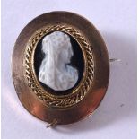 A VICTORIAN GOLD MOUNTED CAMEO BROOCH. 3cm x 2.5cm, weight 6.1g