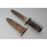 A BRITISH FIRST WORLD WAR TRENCH KNIFE, with 4 3/4" spear point blade, ovoid cross guard, shaped