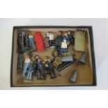 Gauge 1 station figures and accessories, F (Est. plus 21% premium inc. VAT)