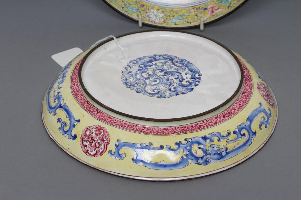 A PAIR OF CANTON ENAMEL SAUCER DISHES centrally painted in pastel colours with figures in - Image 7 of 8