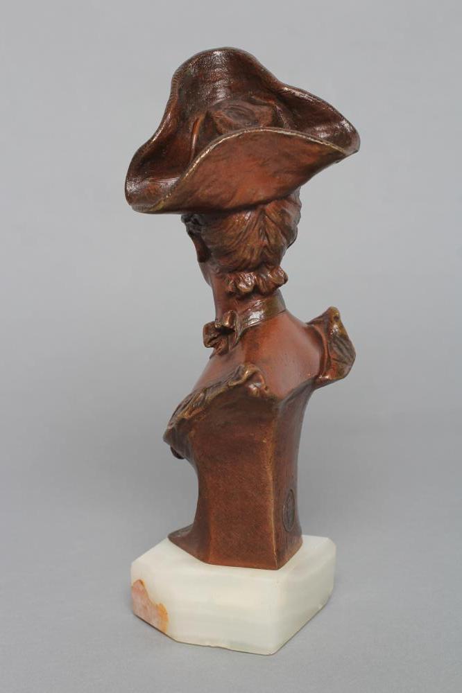 AFTER GEORGES VAN DER STRAETEN (Belgian 1856-1941), a bronze bust of a stylish young lady wearing - Image 3 of 5