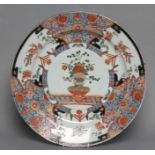 A CHINESE PORCELAIN CHARGER of plain circular form, painted in famille verte enamels with a
