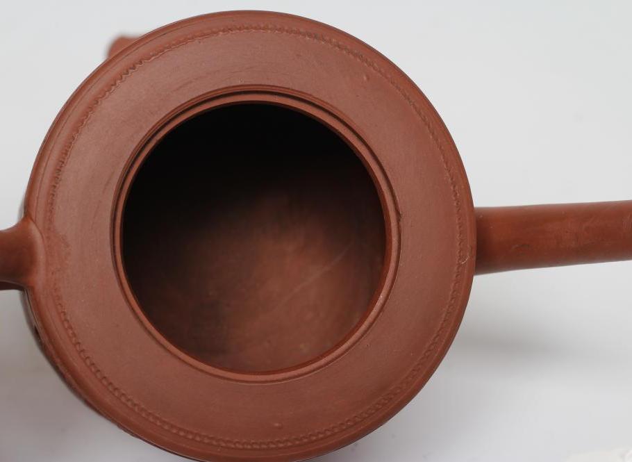 AN ENGLISH REDWARE TEAPOT AND COVER, mid 18th century, of cylindrical form with hand cut - Bild 5 aus 5