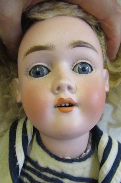 A Max Handwerck bisque socket head doll, with blue glass sleeping eyes, open mouth, teeth, blond - Bild 2 aus 3