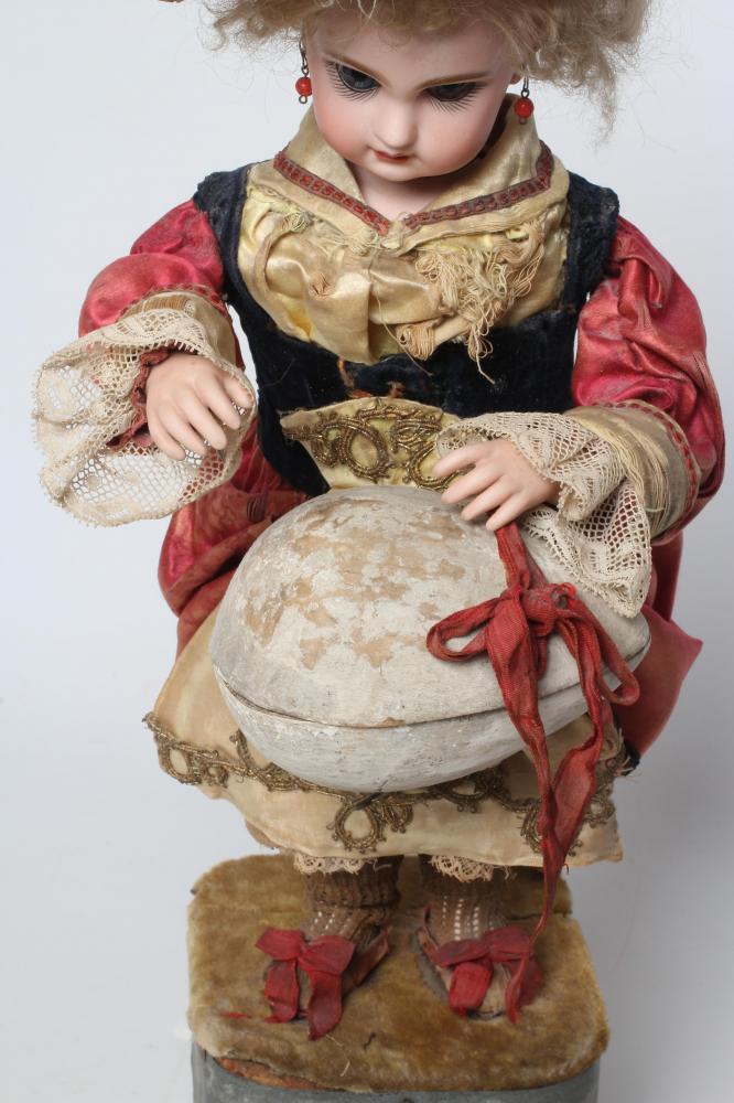 A Tete Jumeau automaton, with bisque head and hands, blue glass paperweight fixed eyes, mouth - Bild 5 aus 6