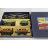 Hornby clockwork M1 Passenger Set with green locomotive, two Pullman coaches and track, box F,