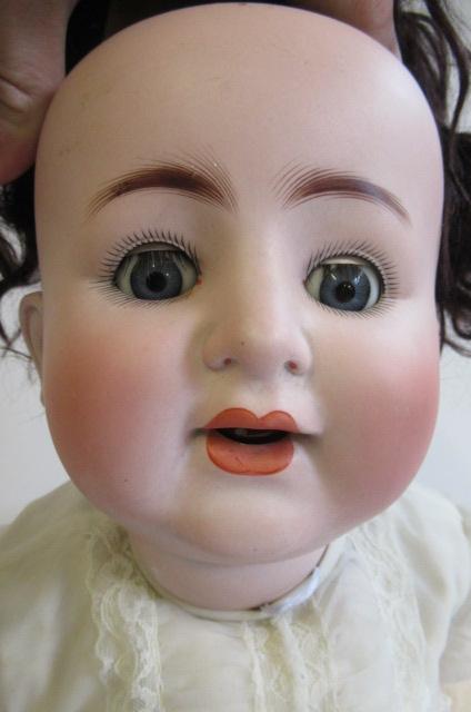 An Alt, Beck & Gottschalck bisque socket head doll, with blue glass sleeping eyes, open mouth, two - Bild 2 aus 3