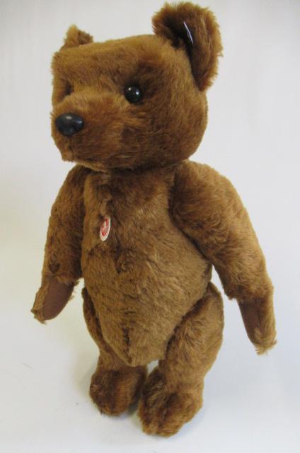 A boxed Steiff 1902 replica bear, with ear button, tag and label, certificate in box, 21" long - Image 2 of 3