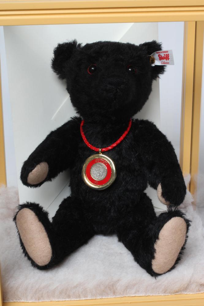 A Steiff RMS Titanic bear, no. 204, with certificate, ear button and tag, 3d bit dated 1912 around - Image 2 of 3
