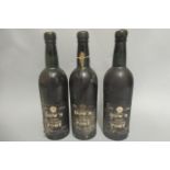 Three bottles 1960 Dows vintage port, OWC