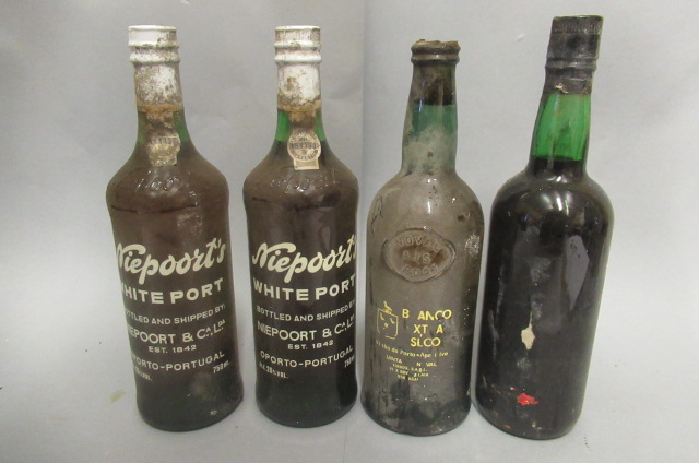 Four bottles of fortified wine, comprising 2 bottles Nieport's white port, 1 bottle Quinta do