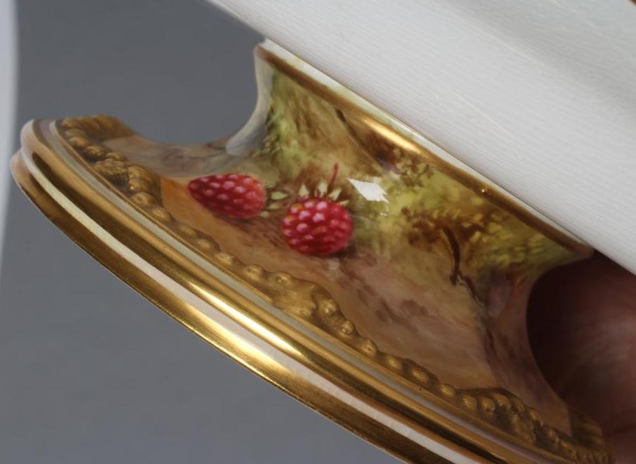 A ROYAL WORCESTER CHINA LOW PEDESTAL DISH, 1930, of lobed oval form with two escallop shell lug - Image 5 of 5