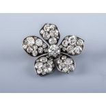 A LATE VICTORIAN DIAMOND FLOWERHEAD BROOCH, centred by an old cut stone of approximately 0.55cts