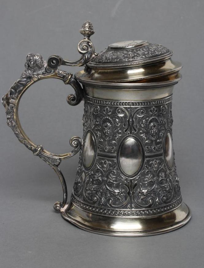 A RUSSIAN TANKARD, post 1876, 84 standard, of swept cylindrical form chased with six vacant oval - Image 3 of 7