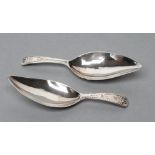 A PAIR OF GEORGE III SILVER CADDY SPOONS, maker Thomas Wallis, London 1804, with plain leaf bowls