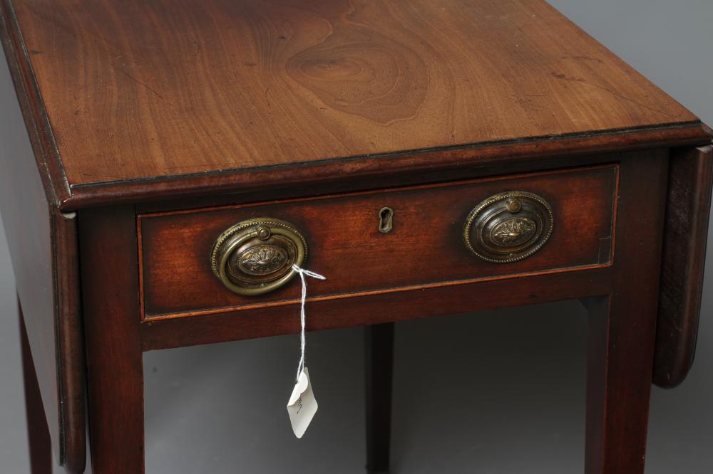 A GEORGIAN MAHOGANY PEMBROKE TABLE, third quarter 18th century, the rounded oblong top with - Image 2 of 3