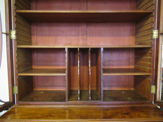 A GEORGIAN MAHOGANY SECRETAIRE BOOKCASE, c.1800, with rosewood banding and stringing, the lambrequin - Image 15 of 15