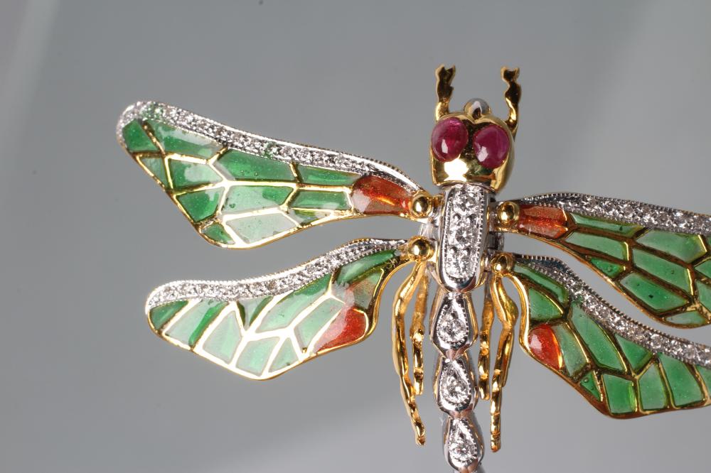 A MULTI GEM AND PLIQUE -A-JOUR DRAGONFLY BROOCH/PENDANT, maker Jonathan Lynne of Yeovil, with two - Image 3 of 4