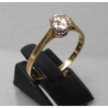 A SOLITAIRE DIAMOND RING, the old brilliant cut stone of approximately 0.80cts, claw set to a